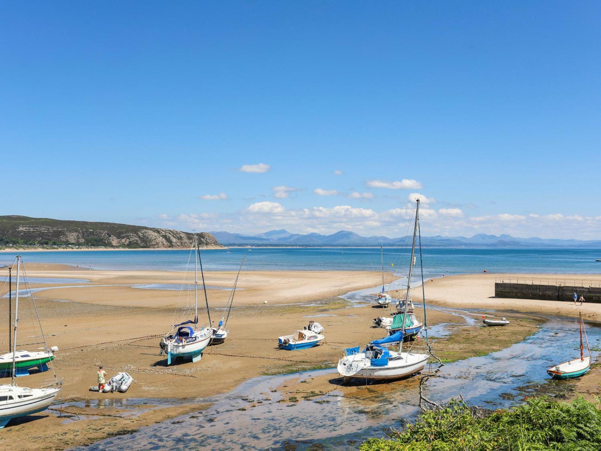 Holiday home Bywyd Da 232 Cae Du